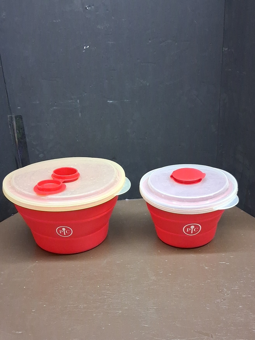 Pampered Chef Silicone Family-size Collapsible bowls for easy storage(2)